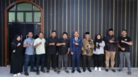 Wali Kota Tanjungbalai Mahyaruddin Salim menerima audiensi DPD LASQI Kota Tanjungbalai di ruang kerja Wali Kota, Jumat, 24 Oktober 2025. Kunjungan ini membahas pengembangan seni dan qasidah sebagai potensi wisata budaya di Kota Tanjungbalai. Foto: Humas Pemko Tanjungbalai